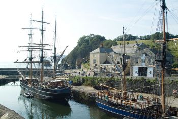Pier House Hotel & Restaurant