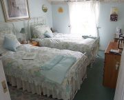 The twin bedroom at Emms Cottage