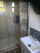 Ensuite-bathroom-at-Mariner\'s-View-Bed-and-Breakfast.jpg